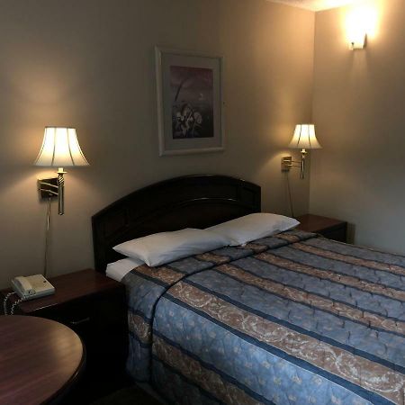 Travellers Inn Калґарі Екстер'єр фото