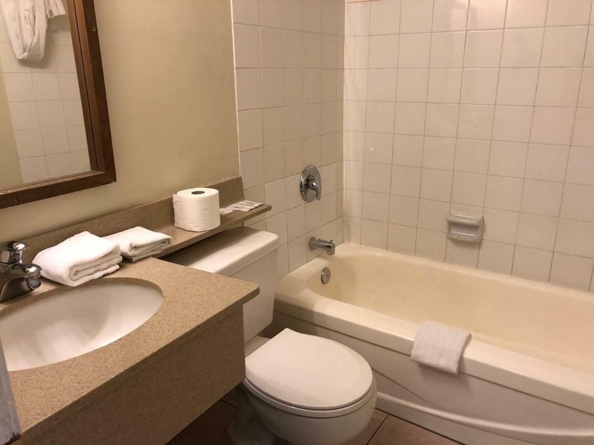 Travellers Inn Калґарі Екстер'єр фото